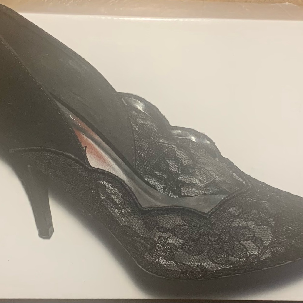 New (not in box) black “velvet”/lace pointy toe shoe. - Picture 3 of 6